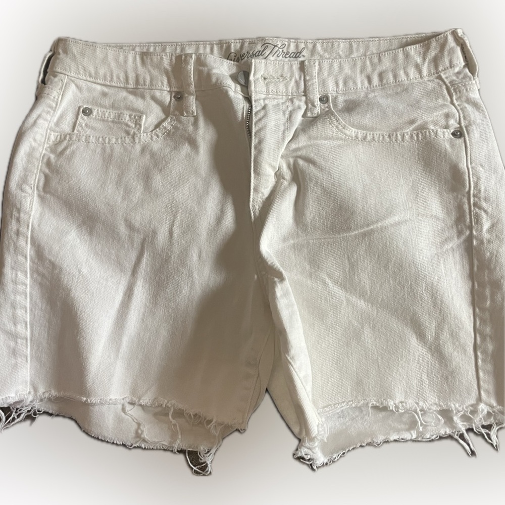 UNIVERSAL THREADS Mid Rise
"Boyfriend short “ Shorts